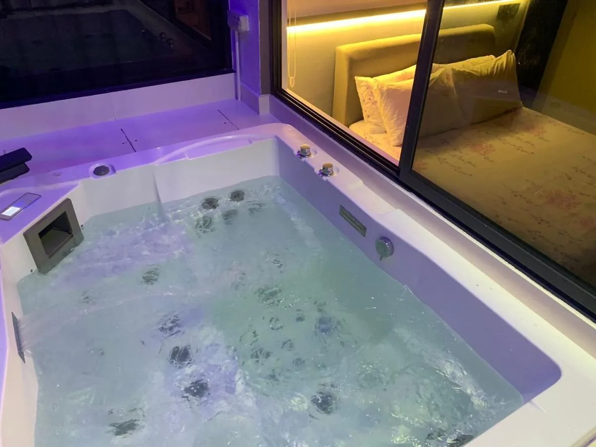 Lmperio Residence Melaka - Private Indoor Hot Jacuzzi Apartment